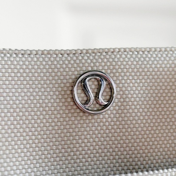 NWT Lululemon Two-Tone Canvas Tote Bag — 10L — Movage Tan/Light Ivory — SOLD OUT - Picture 7 of 14